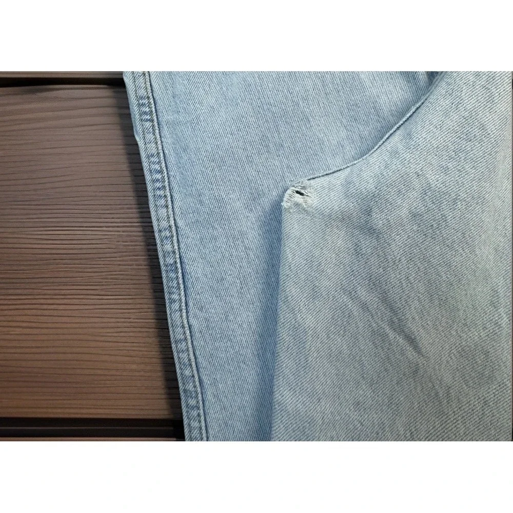 Levis features classic